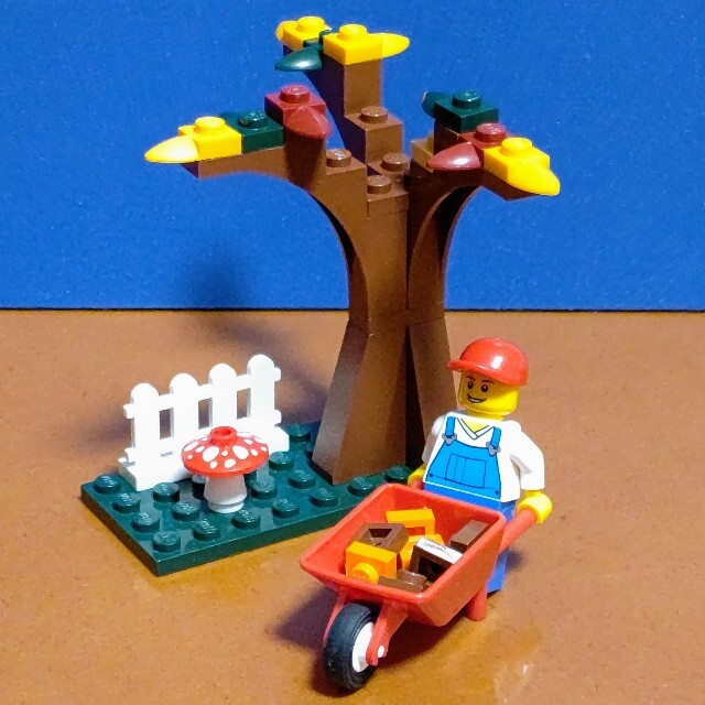 Lego(レゴ)の確認用！レゴ★シティ 秋の情景A オリジナルアレンジ 美品 超カワ エンタメ/ホビーのおもちゃ/ぬいぐるみ(キャラクターグッズ)の商品写真
