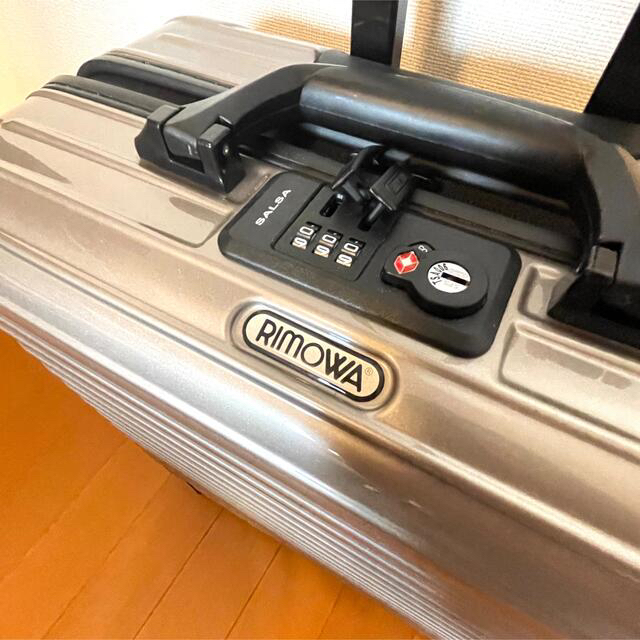 RIMOWA(リモワ)の【希少モデル♪新品】RIMOWAサルサ　ビジネストローリー　機内持ち込み可 インテリア/住まい/日用品の日用品/生活雑貨/旅行(旅行用品)の商品写真