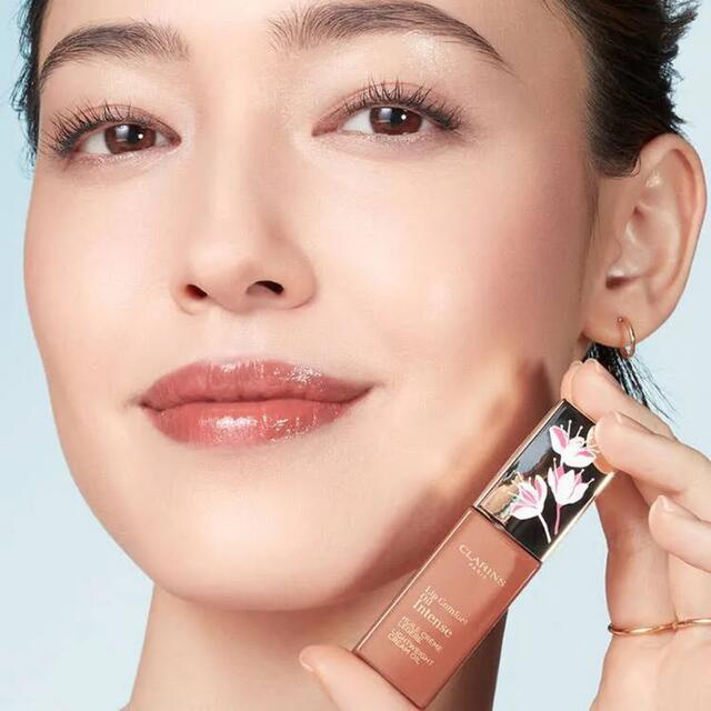 CLARINS(クラランス)のコンフォート リップオイル インテンス 09 ウォームローズ コスメ/美容のベースメイク/化粧品(口紅)の商品写真