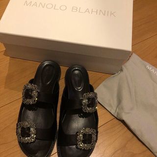 MANOLO BLAHNIK - マノロブラニク　ハンギシ　サンダル　ビジュー  ブラック　35