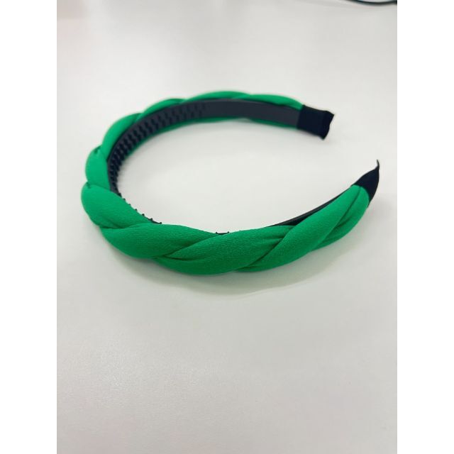 ぐるぐる　ヘアバンド　緑　グリーン　シンプル レディースのヘアアクセサリー(ヘアバンド)の商品写真