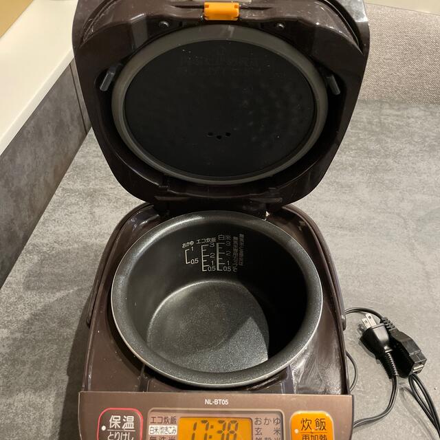 象印　炊飯器　NL-BT05 スマホ/家電/カメラの調理家電(炊飯器)の商品写真