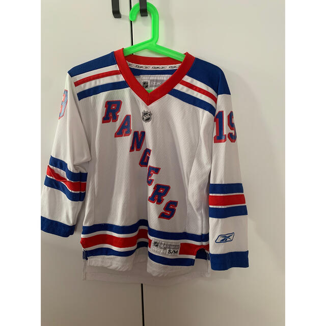 Reebok(リーボック)のNew York Rangers レンジャース　ホッケーシャツ キッズ/ベビー/マタニティのキッズ服男の子用(90cm~)(Tシャツ/カットソー)の商品写真