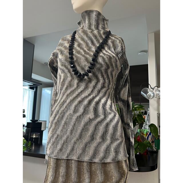 PLEATS PLEASE ISSEY MIYAKE(プリーツプリーズイッセイミヤケ)のイッセイミヤケ　プリーツプリーズ　ストール付き上下セット❣️レア❣️ レディースのトップス(カットソー(長袖/七分))の商品写真