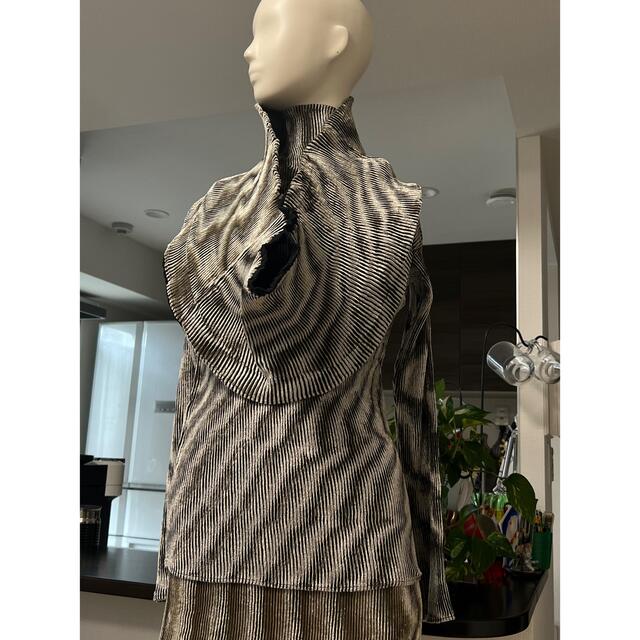 PLEATS PLEASE ISSEY MIYAKE(プリーツプリーズイッセイミヤケ)のイッセイミヤケ　プリーツプリーズ　ストール付き上下セット❣️レア❣️ レディースのトップス(カットソー(長袖/七分))の商品写真