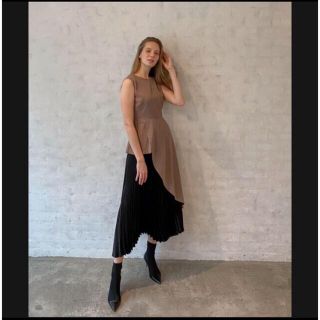 リエンダ(rienda)の❤️【送料込】定価13750 エレノアAsymmetry pleats TOPS(タンクトップ)