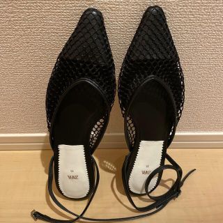 ザラ(ZARA)のzaraフラットサンダル(サンダル)