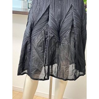 イッセイミヤケ(ISSEY MIYAKE)のイッセイミヤケ　おしゃれなスカート❣️黒❣️レア❣️(ひざ丈スカート)