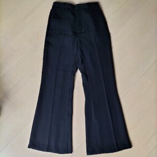 GU スリット入りフレアパンツ センタープレス  黒 Sサイズ 美品(カジュアルパンツ)