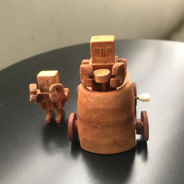 木のおもちゃ　ロボット　ぜんまい　車　木工作品 エンタメ/ホビーの美術品/アンティーク(その他)の商品写真