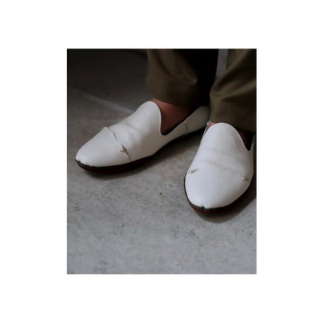 antiqua(アンティカ)のantiqua☆定価11550円 レザー バブーシュ☆白 ホワイト M 23cm レディースの靴/シューズ(サンダル)の商品写真