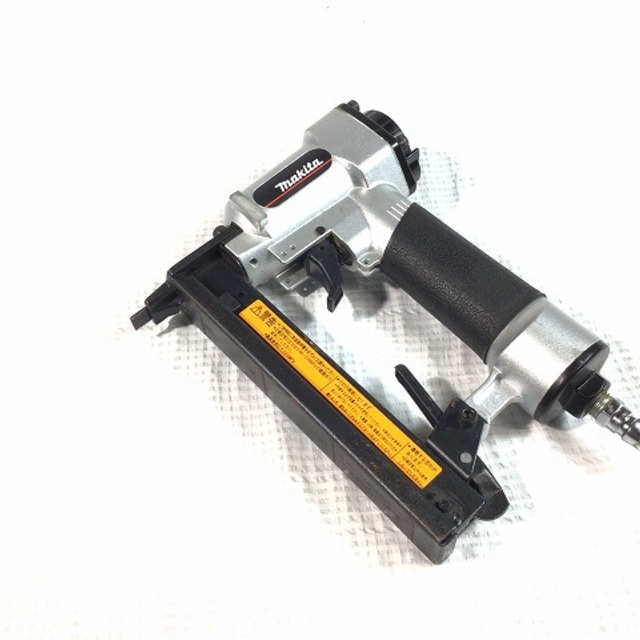 マキタ/makitaエア釘打ち機AT1025BZK - 工具