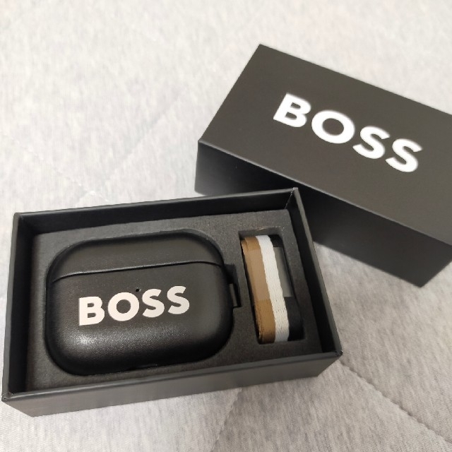 BOSS(ボス)のBOSS　ワイヤレス　イヤホンケース スマホ/家電/カメラのオーディオ機器(ヘッドフォン/イヤフォン)の商品写真