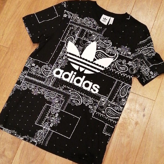 adidas(アディダス)のadidas originals ペイズリー Tシャツ メンズのトップス(Tシャツ/カットソー(半袖/袖なし))の商品写真