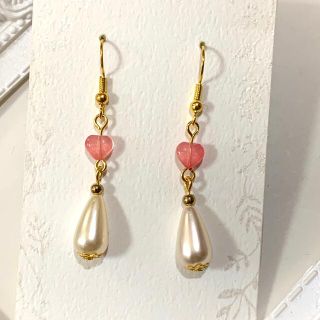 プチハートとしずくパールのピアス(ピアス)