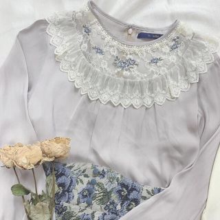 アンアナザーアンジェラス(an another angelus)の♡美品♡ローズ刺繍レースヨークプルオーバーブラウス(シャツ/ブラウス(長袖/七分))