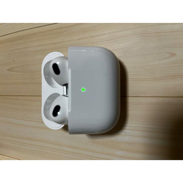 Apple(アップル)のairpods第3世代 スマホ/家電/カメラのオーディオ機器(ヘッドフォン/イヤフォン)の商品写真