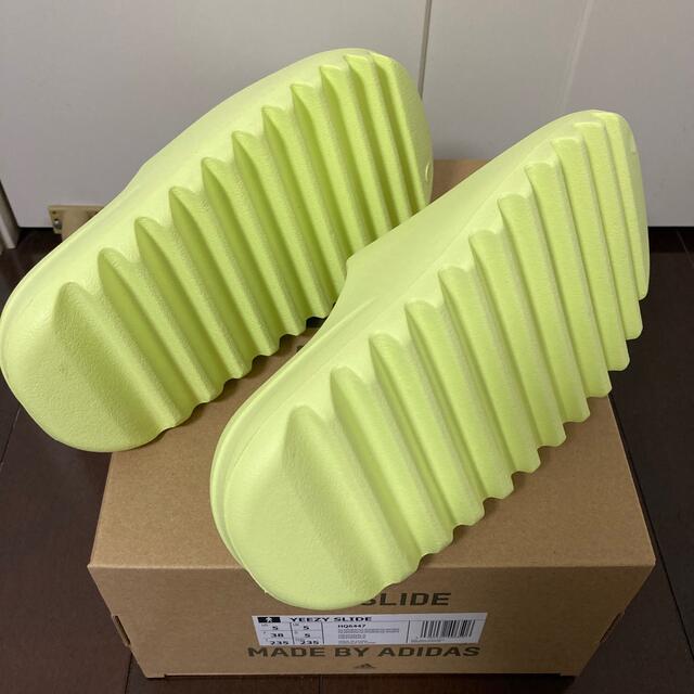 adidas(アディダス)のadidas YEEZY Slide "Glow Green" (HQ6447) メンズの靴/シューズ(サンダル)の商品写真