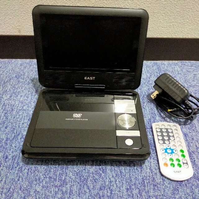 ポータブルDVDプレーヤー スマホ/家電/カメラのオーディオ機器(ポータブルプレーヤー)の商品写真