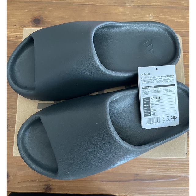 adidas(アディダス)のadidas YEEZY SLIDE ONYX 28.5cm メンズの靴/シューズ(サンダル)の商品写真