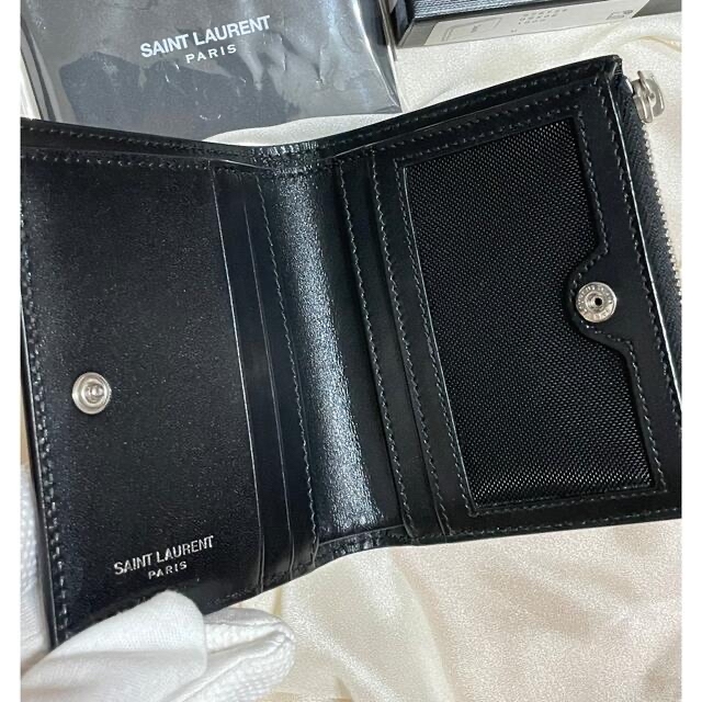 Saint Laurent(サンローラン)のほぼ新品　イヴサンローラン　折り財布 エンタメ/ホビーのエンタメ その他(その他)の商品写真