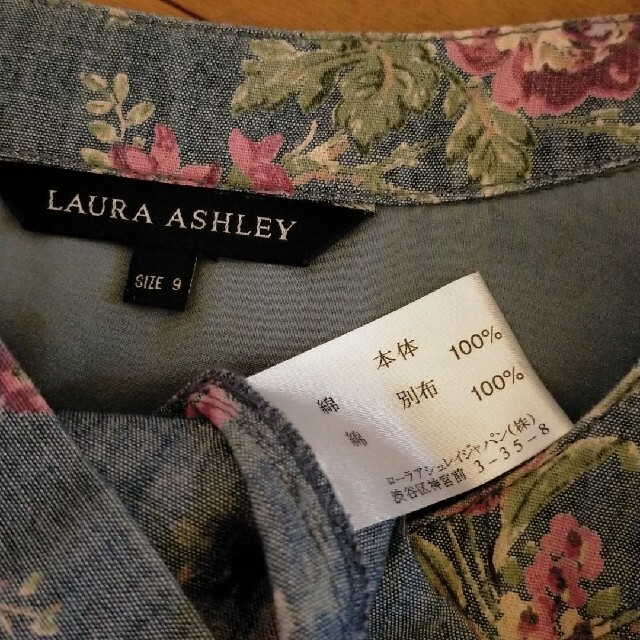 LAURA ASHLEY(ローラアシュレイ)のLAURA ASHLEY デニム風 花柄 ワンピース レディースのワンピース(ひざ丈ワンピース)の商品写真