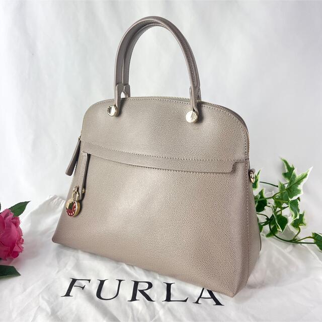 Furla(フルラ)の美品✨フルラ　FURLA パイパー  M グレージュ　2way ショルダーバッグ レディースのバッグ(ショルダーバッグ)の商品写真