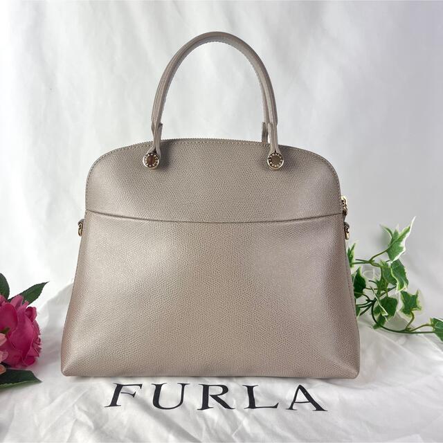 Furla(フルラ)の美品✨フルラ　FURLA パイパー  M グレージュ　2way ショルダーバッグ レディースのバッグ(ショルダーバッグ)の商品写真