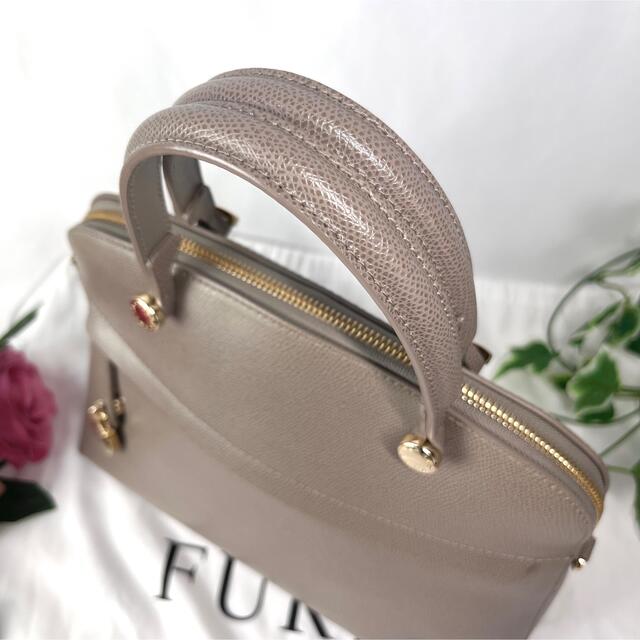 Furla(フルラ)の美品✨フルラ　FURLA パイパー  M グレージュ　2way ショルダーバッグ レディースのバッグ(ショルダーバッグ)の商品写真