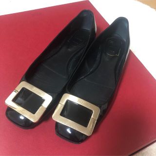 ロジェヴィヴィエ(ROGER VIVIER)のロジェヴィヴィエ　パテントレザー　フラットシューズ(ローファー/革靴)