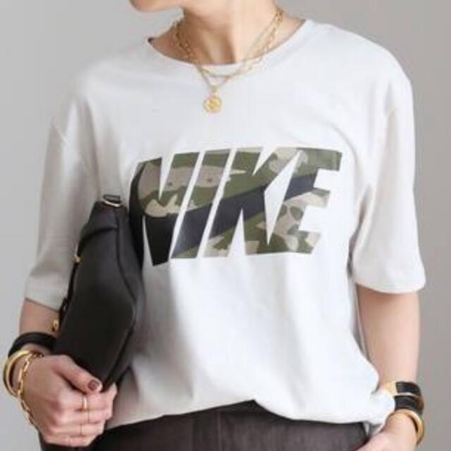 NIKE(ナイキ)の【新品未使用】S ナイキ カモフラ Tシャツ DeuxiemeClasse レディースのトップス(Tシャツ(半袖/袖なし))の商品写真