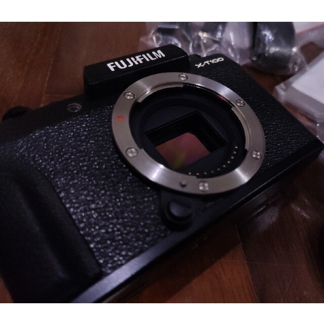富士フイルム(フジフイルム)のFUJI FILM  X-T100 BLACK ボディ スマホ/家電/カメラのカメラ(ミラーレス一眼)の商品写真
