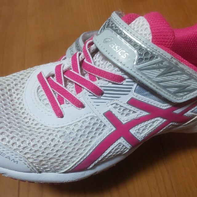 asics(アシックス)のchai様専用♥️asics スニーカー 21.5cm キッズ/ベビー/マタニティのキッズ靴/シューズ(15cm~)(スニーカー)の商品写真