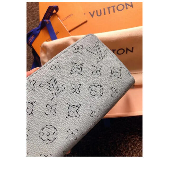 LOUIS VUITTON(ルイヴィトン)の限定色 新品Louis Vuitton長財布マヒナ ジッピーウォレット レディースのファッション小物(財布)の商品写真
