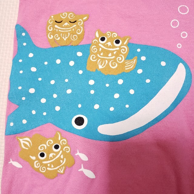 沖縄　美ら海水族館　お土産　Tシャツ　ジンベエザメ キッズ/ベビー/マタニティのキッズ服女の子用(90cm~)(Tシャツ/カットソー)の商品写真