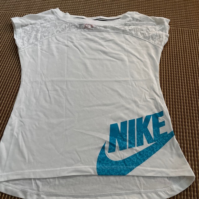 NIKE(ナイキ)のナイキ　フレンチ袖Tシャツ スポーツ/アウトドアのトレーニング/エクササイズ(その他)の商品写真