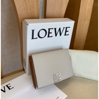 ロエベ(LOEWE)の美品　LOEWE   ロエベ  トライフォールド　6cc  三つ折り財布(財布)