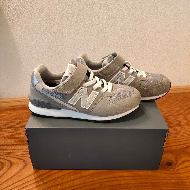 New Balance(ニューバランス)のニューバランス 996 New Balance 19.5cm 箱付き スニーカー キッズ/ベビー/マタニティのキッズ靴/シューズ(15cm~)(スニーカー)の商品写真