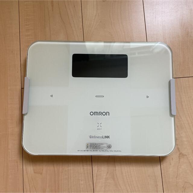 OMRON(オムロン)のオムロン 体重体組成計 HBF-254C-W カラダスキャン ホワイト スマホ/家電/カメラの美容/健康(体重計/体脂肪計)の商品写真