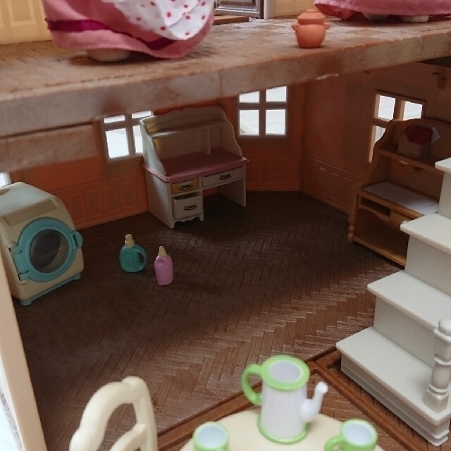 EPOCH(エポック)の赤い屋根の大きなお家 キッズ/ベビー/マタニティのおもちゃ(ぬいぐるみ/人形)の商品写真