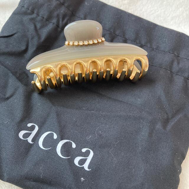 acca(アッカ)のacca 中クリップ　グレー レディースのヘアアクセサリー(バレッタ/ヘアクリップ)の商品写真