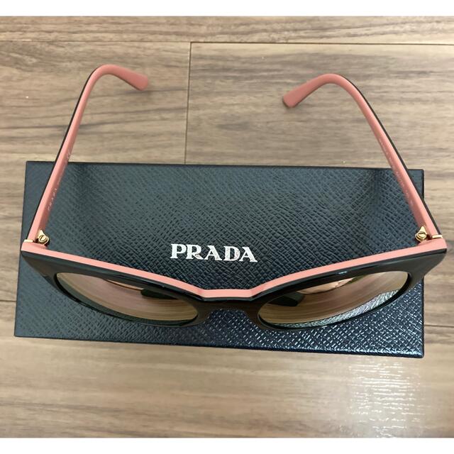 PRADA(プラダ)の美品プラダサングラスフォックス型 セルフレーム ブラック/ピンク×グレーミラー レディースのファッション小物(サングラス/メガネ)の商品写真