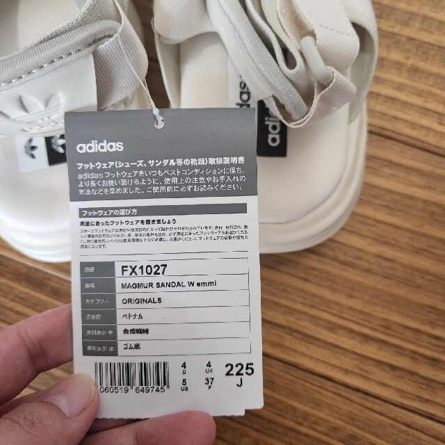 adidas(アディダス)のadidasサンダル　新品タグ付 レディースの靴/シューズ(サンダル)の商品写真