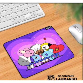 ビーティーイシビル(BT21)の新品未使用‼️超可愛いハートに包まれるbt21達柄パープル系マウスパッド(PC周辺機器)