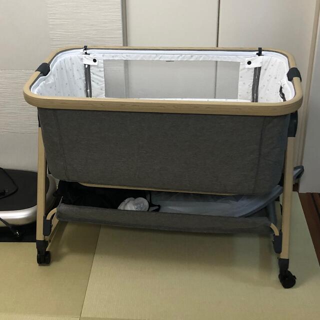 ベビーベッド 折りたたみ、新生児～２才 高さ調節可能 認証済  キッズ/ベビー/マタニティの寝具/家具(ベビーベッド)の商品写真