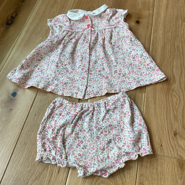 BeBe(ベベ)のベベ　S70-80 カワイイ花柄の上下セット キッズ/ベビー/マタニティのベビー服(~85cm)(その他)の商品写真