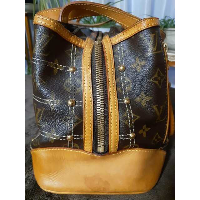 LOUIS VUITTON(ルイヴィトン)のルイ・ヴィトン モノグラム リベット レディースのバッグ(ハンドバッグ)の商品写真