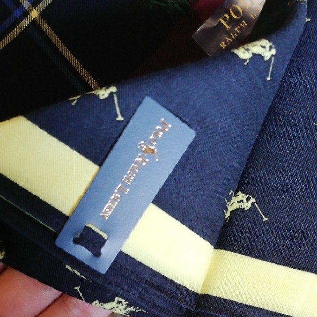 POLO RALPH LAUREN(ポロラルフローレン)の新品タグ、シール付　ポロラルフローレン　メンズソックス2足＆ハンカチ3枚のセット メンズのレッグウェア(ソックス)の商品写真