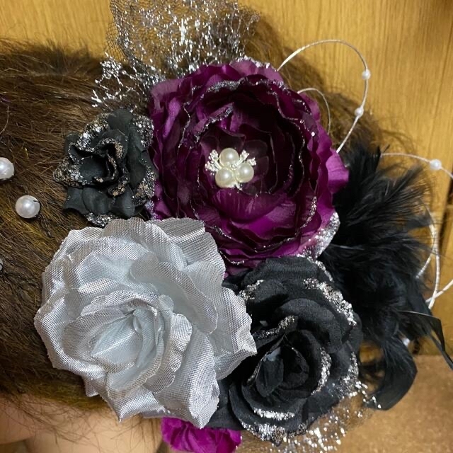 No.676 豪華！銀ラメ 紫×黒×銀　♡ 振袖髪飾り 成人式 結婚式 クール系 ハンドメイドのウェディング(ヘッドドレス/ドレス)の商品写真