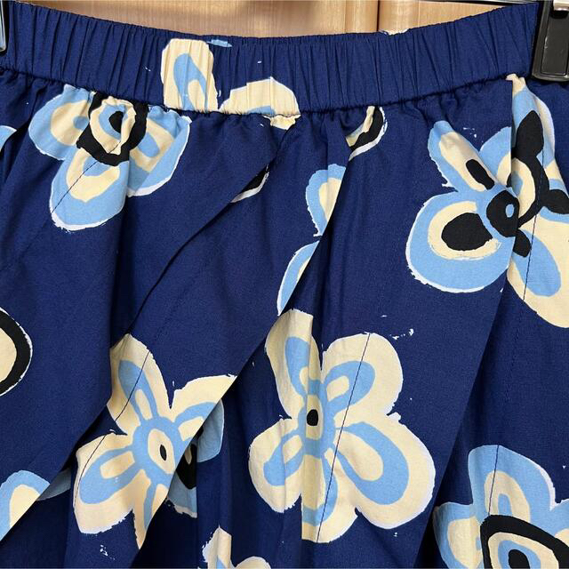 UNIQLO(ユニクロ)のユニクロ　マルニコラボ　バルーンシェイプスカート　ネイビー　Ｌサイズ　新品未使用 レディースのスカート(ひざ丈スカート)の商品写真